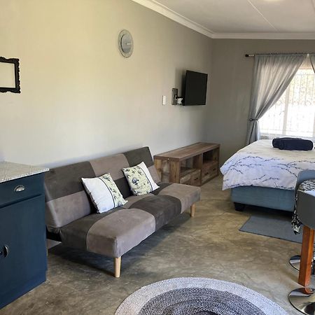 Stellies Accommodation - Room 1 Keetmanshoop Exterior foto